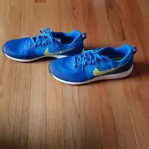 Nike | Shoes | Nike Running Shoes Medium Blue And University  display picture 3
